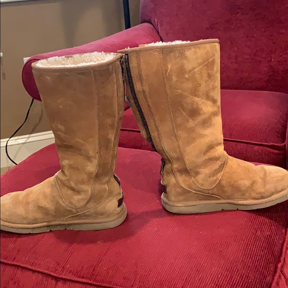 Gorgeous tan Uggs - Picture 4 of 6